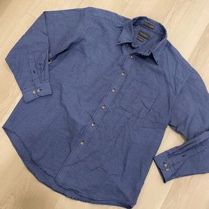 Wrinkle Free Van Heusen Button Down Shirt in navy/white- NEVER WORN!